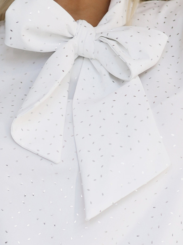 numoco Bílá vzorovaná dámská halenka s dlouhým rukávem, zavazováním a knoflíky Numoco