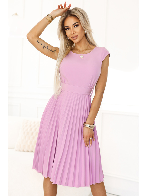 numoco Klasické řasené šaty s krátkým rukávem a páskem - Numoco