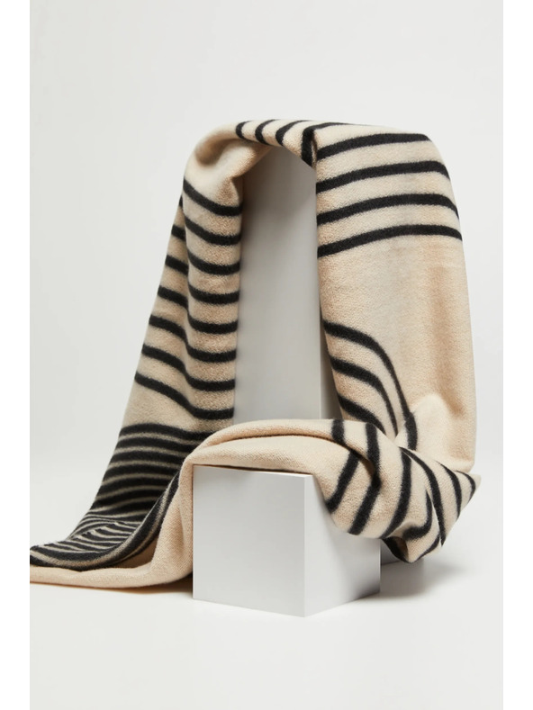 Moodo Černo-béžová dámská vzorovaná šála Moodo