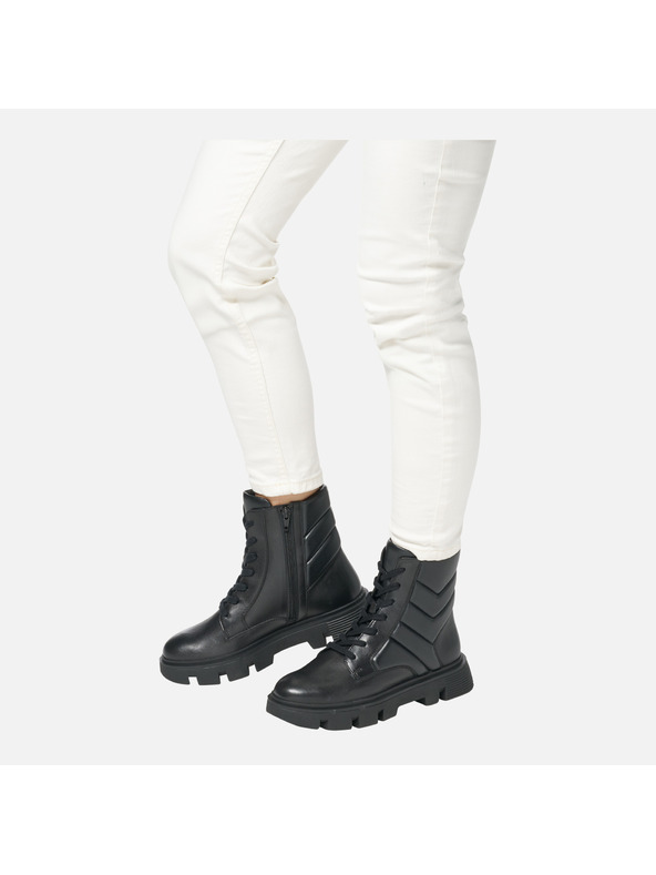 Geox Černá dámská kotníková obuv Geox Vilde