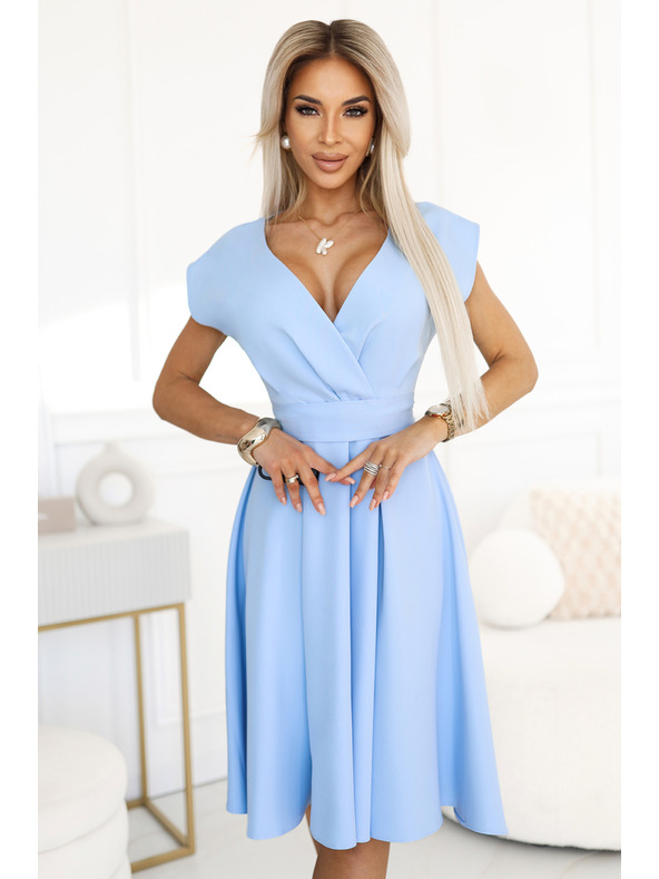 numoco Rozevláté midi šaty s psaníčkovým výstřihem a páskem Numoco