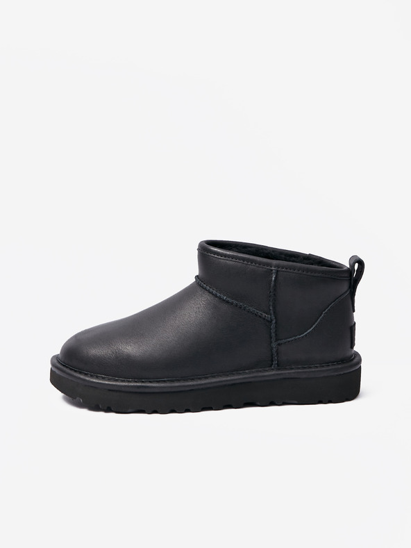 UGG Černé dámské kotníkové boty UGG Classic Ultra Mini Boot