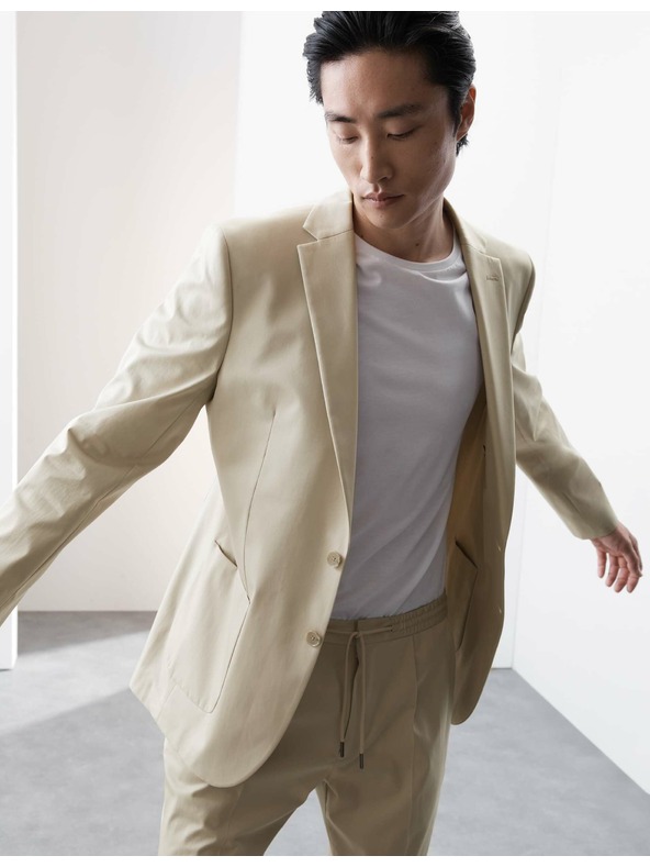 Marks & Spencer Blejzr s vysokým podílem bavlny, mírně projmutý střih Marks & Spencer béžová