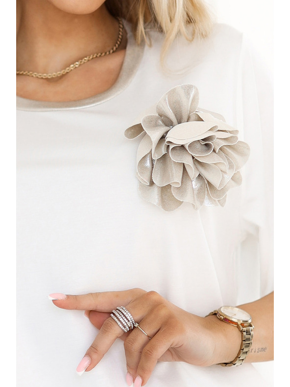 numoco Pohodlná halenka s květinovou aplikací na rameni Numoco