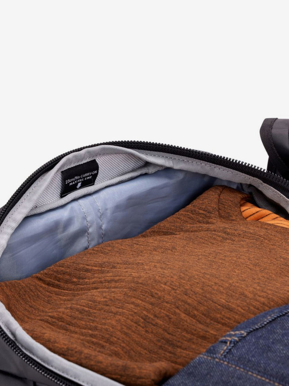 Thule Černá cestovní taška na kolečkách Thule Chasm Carry-on roller (40 l)