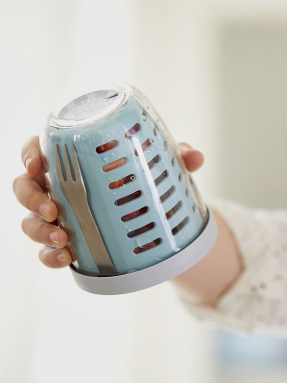 Mepal Černý svačinový box se sítkem Mepal Ellipse 600 ml