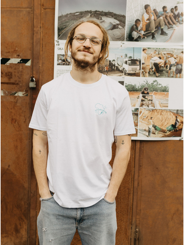 DOBRO Bílé pánské tričko DOBRO. Skate World Better