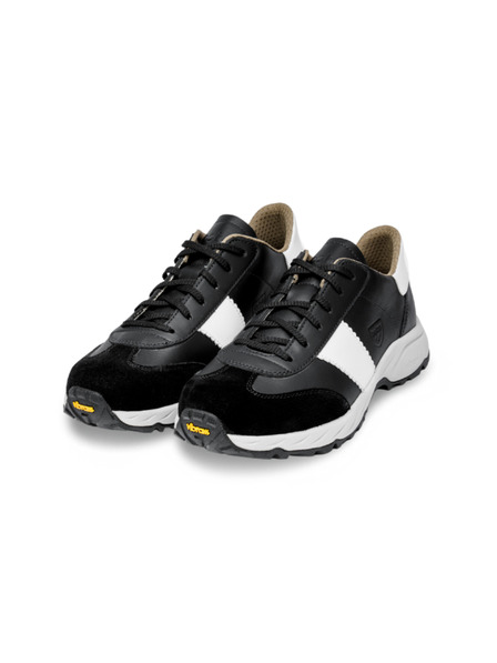 BOTAS *** Dámské kožené outdoorové tenisky / botasky černo-bílé Botas Nordic Black