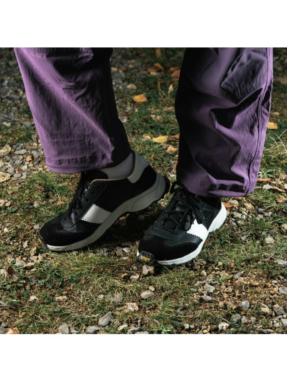 BOTAS *** Dámské kožené outdoorové tenisky / botasky černo-bílé Botas Nordic Black