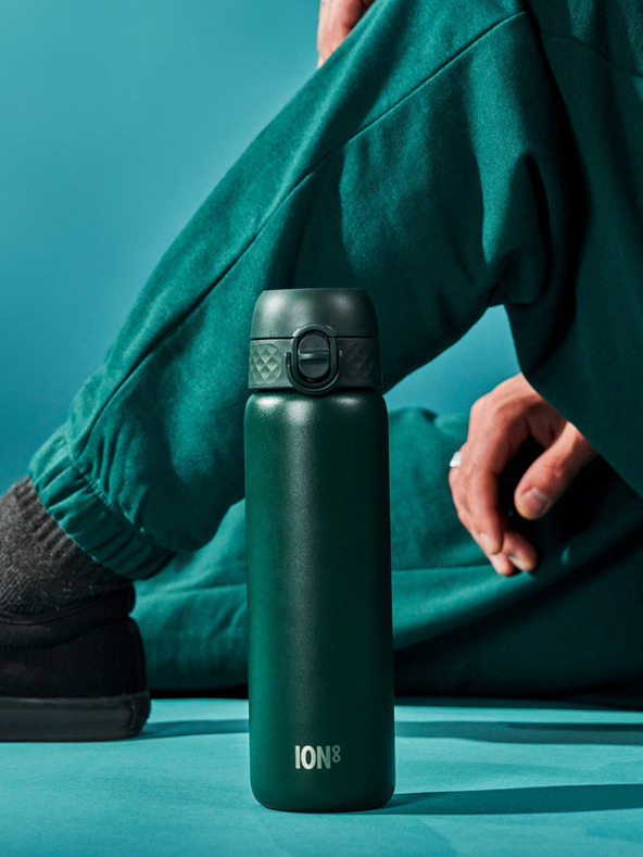 ION8 Tmavě zelená nerezová lahev Ion8 Leak Proof (600 ml)
