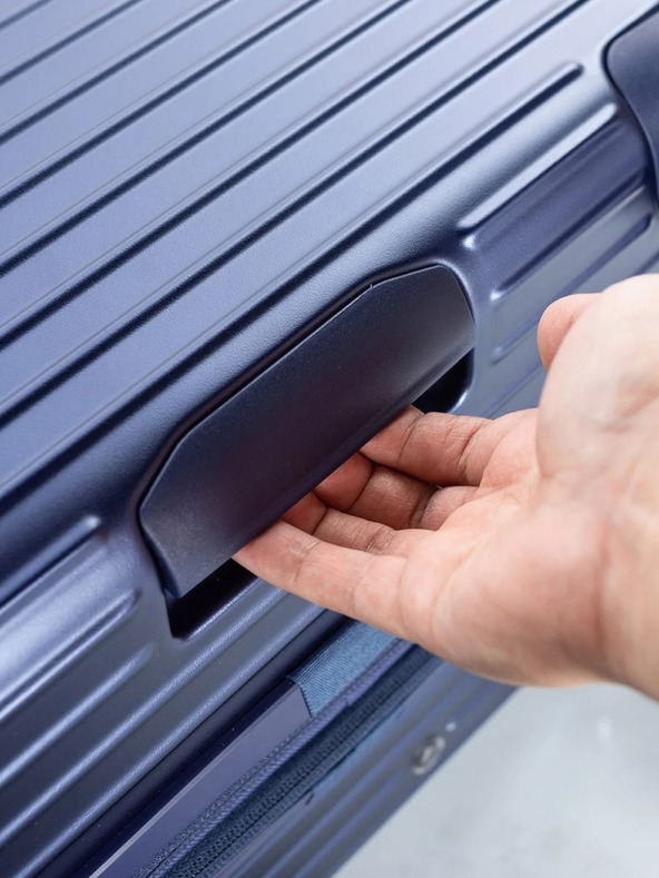 Heys Modrý cestovní kufr Heys Cruze M Navy