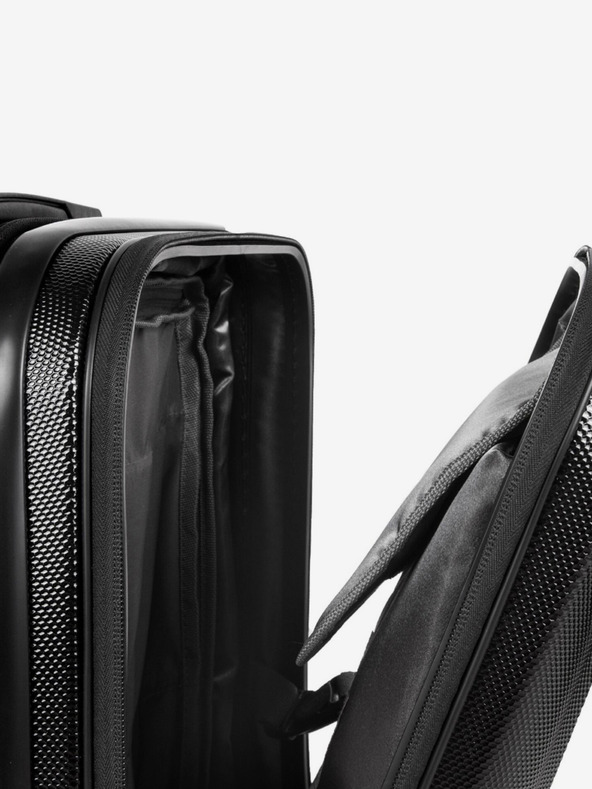Heys Černý cestovní kufr Heys Vantage Smart Luggage S