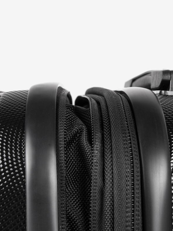 Heys Černý cestovní kufr Heys Vantage Smart Luggage S