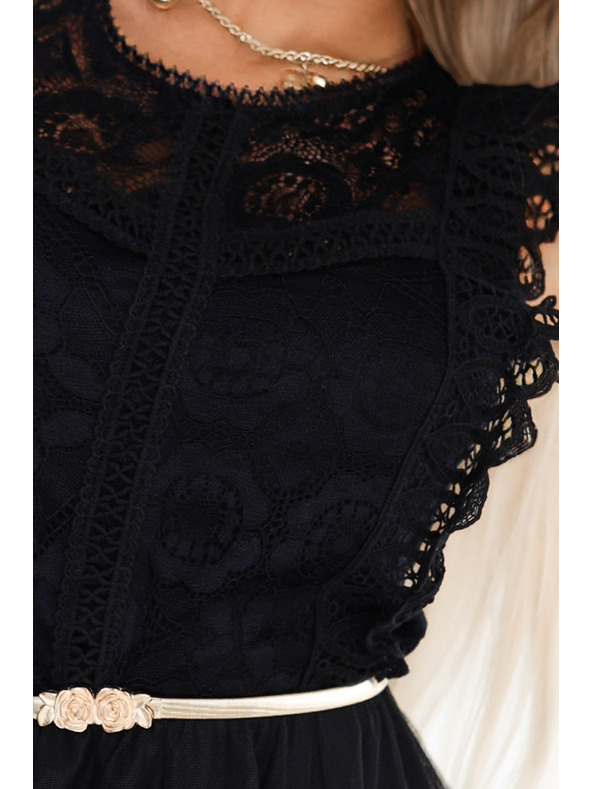 numoco Krajkové šaty GRETA s tylovou sukní a zlatým páskem