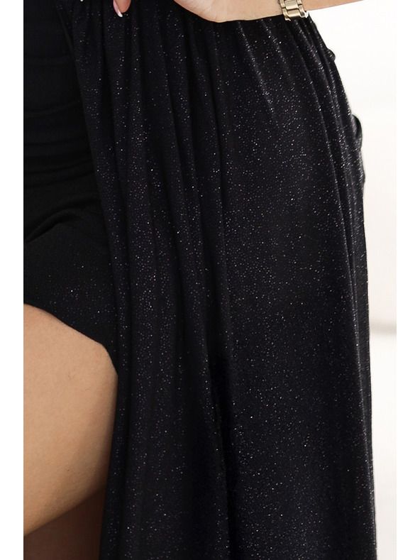 numoco Dlouhé šaty SELENA na jedno rameno s třpytivým leskem a rozparkem