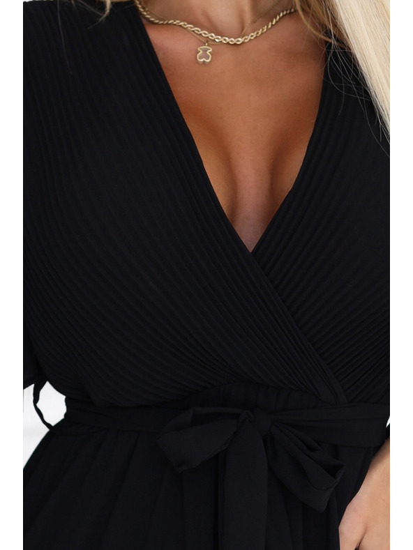 numoco Dlouhé šaty s plisovaným výstřihem a zavazováním - černé