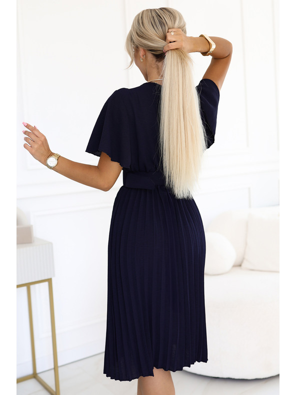 numoco Plisované midi šaty s zavinovacím výstřihem a širokým páskem