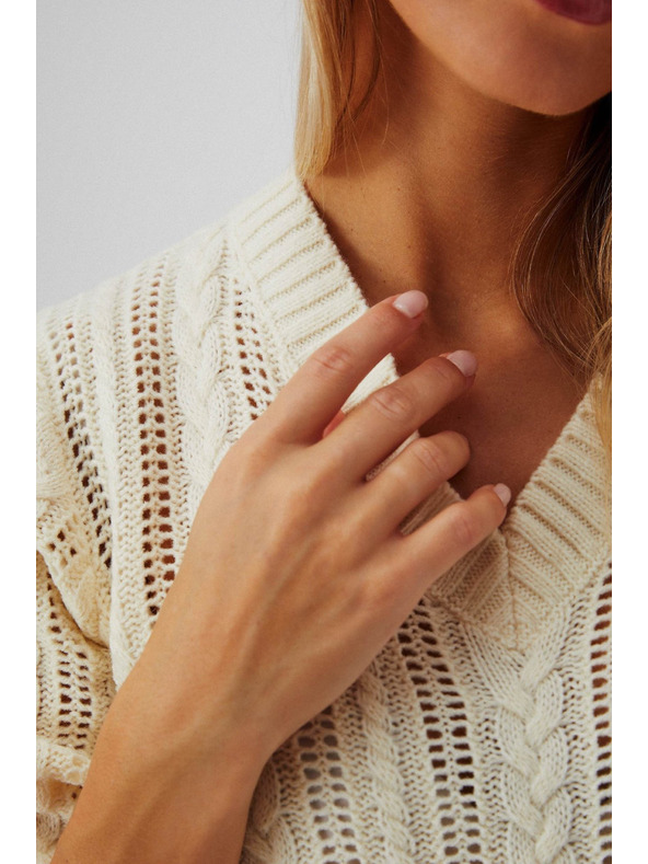 Moodo Krémový svetr s copánkovým vzorem