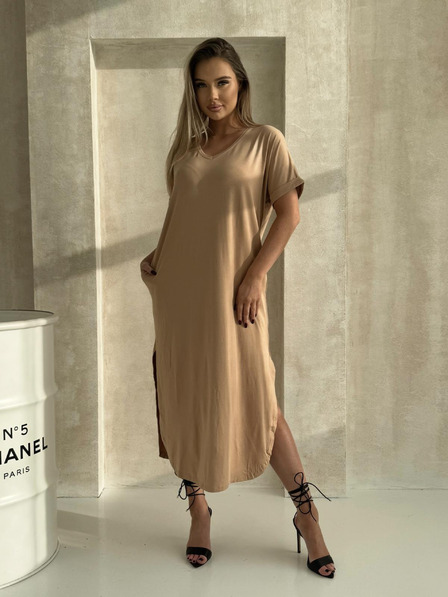 Edoti Oversize maxi šaty - camel barva