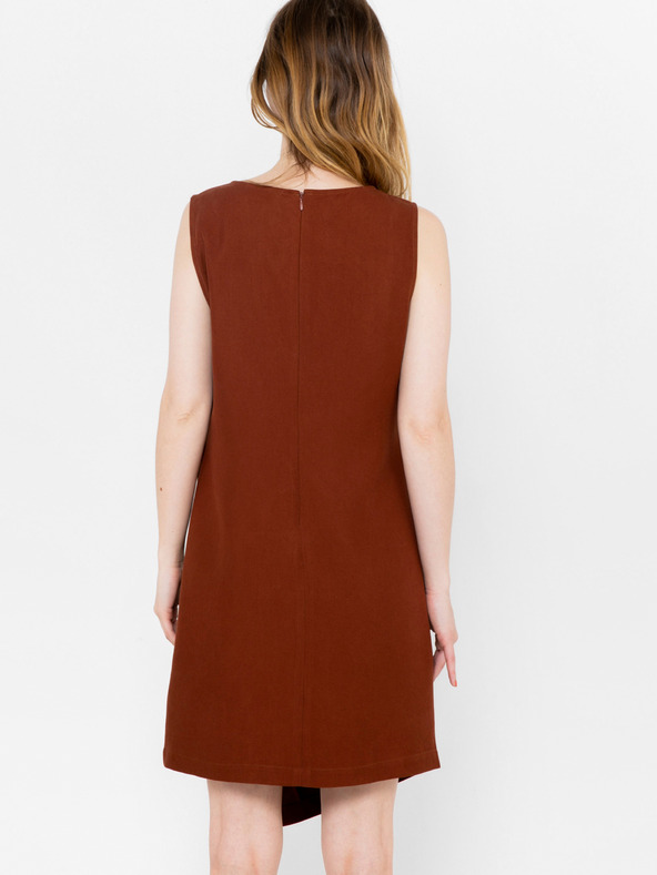 CAMAIEU Hnědé asymetrické šaty s ozdobnými knoflíky CAMAIEU