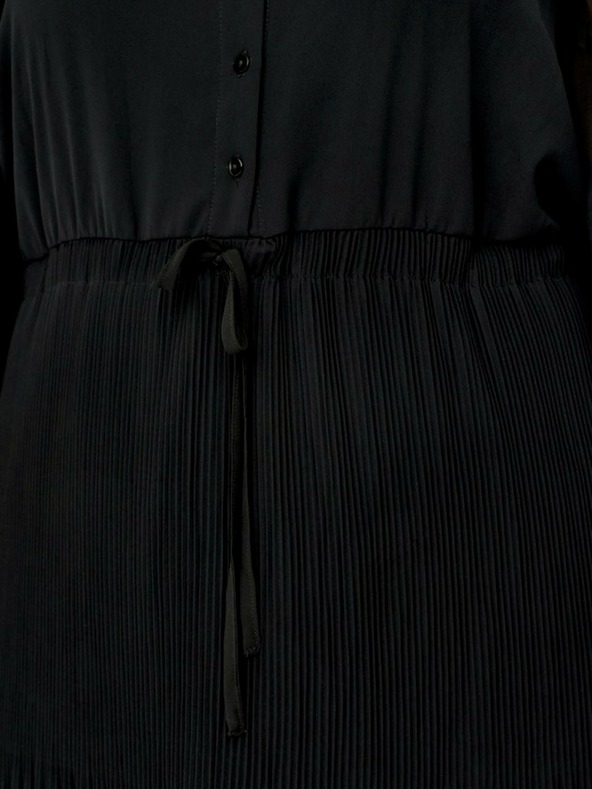 ONLY CARMAKOMA Černé dámské plisované šaty ONLY CARMAKOMA Piona