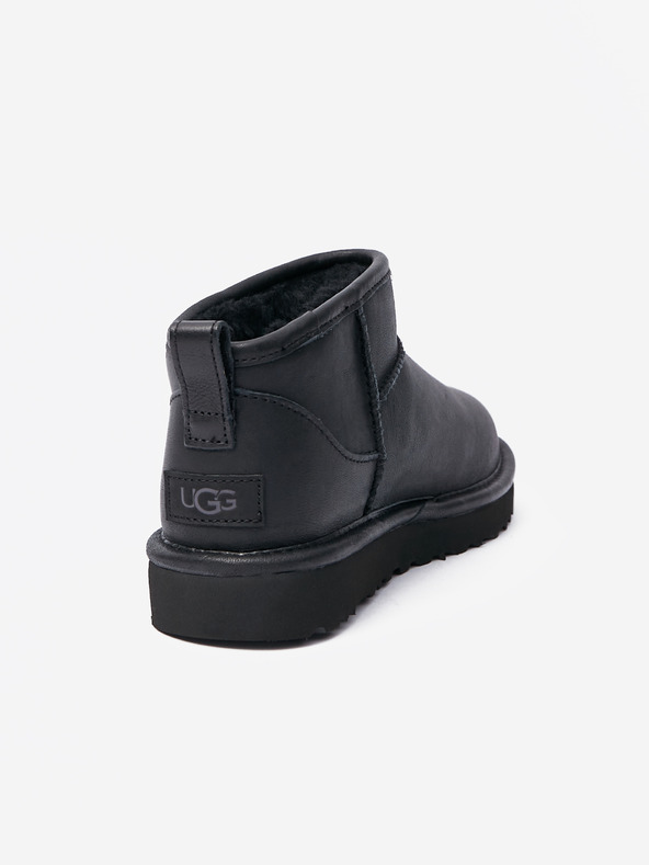 UGG Černé dámské kotníkové boty UGG Classic Ultra Mini Boot
