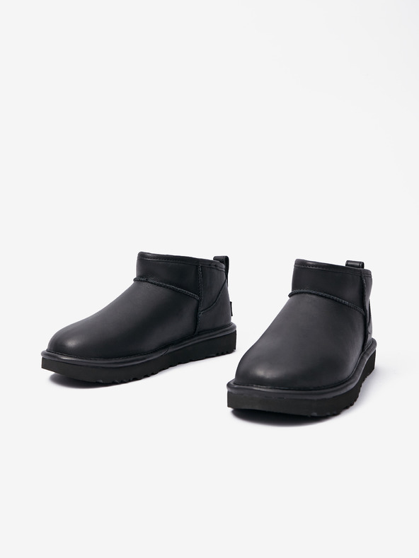 UGG Černé dámské kotníkové boty UGG Classic Ultra Mini Boot