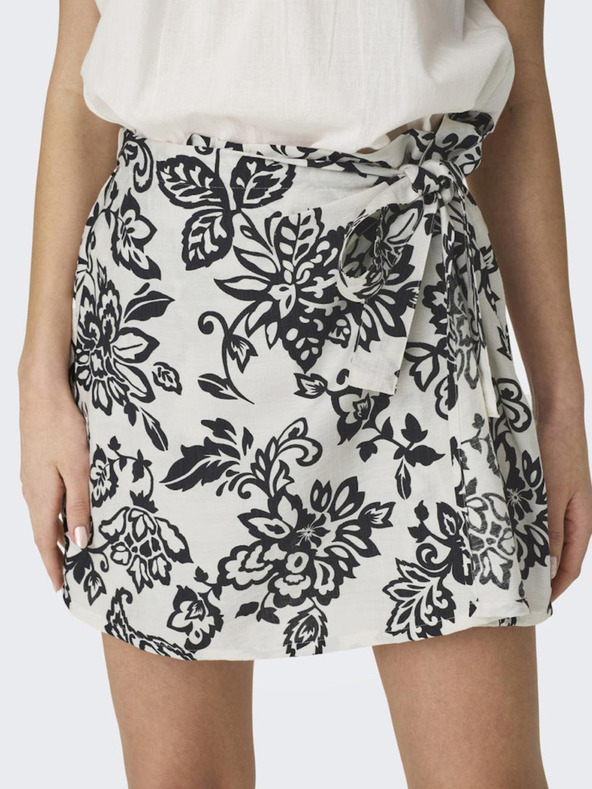 ONLY Bílé dámské vzorované kraťasy/sukně ONLY Kiera