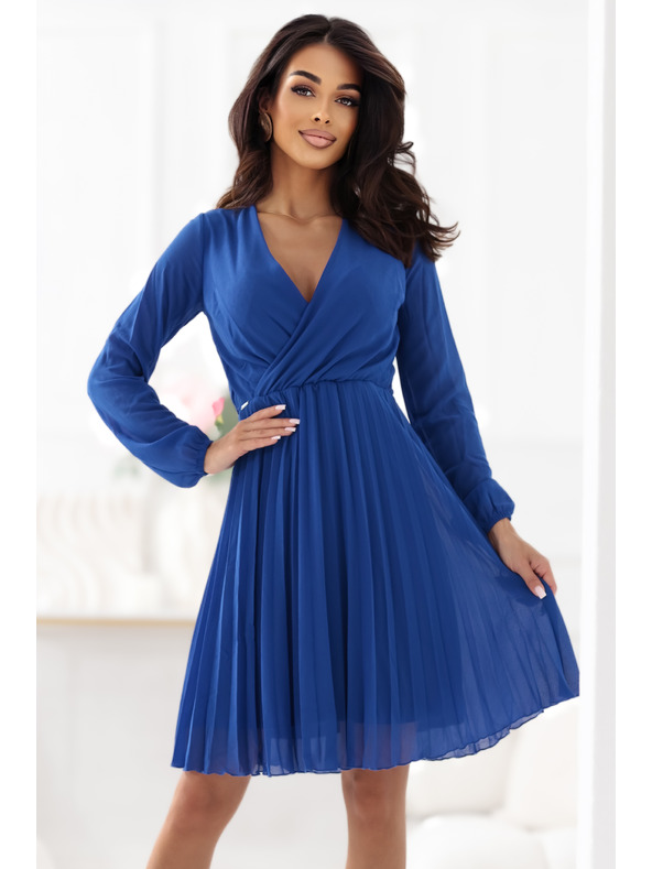 numoco Elegantní skládané šaty ISABELLE s výstřihem a dlouhým rukávem - chrpově modré