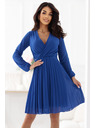 numoco Elegantní skládané šaty ISABELLE s výstřihem a dlouhým rukávem - chrpově modré