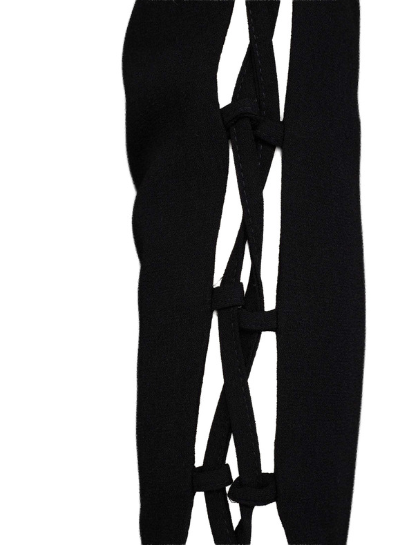 CAMAIEU Černé šaty se šněrováním na rukávech