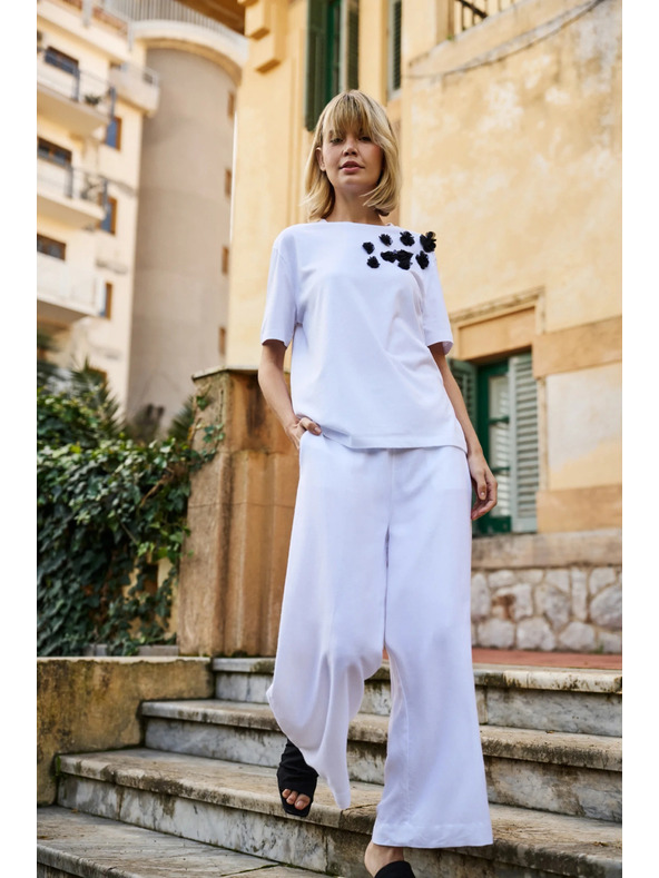 Moodo Bílá halenka s černými květinami