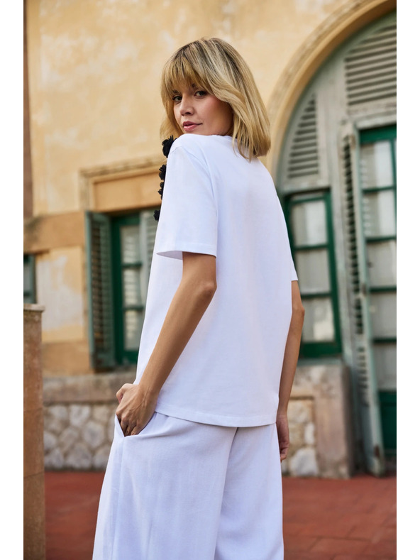 Moodo Bílá halenka s černými květinami