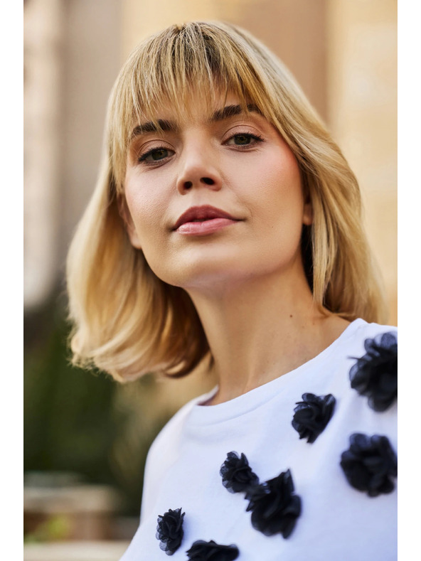 Moodo Bílá halenka s černými květinami