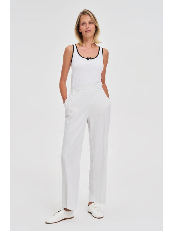 Moodo Dámské bílé tílko s černým lemem