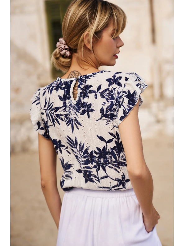 Moodo Dámské tričko Moodo – bílé s modrými květy