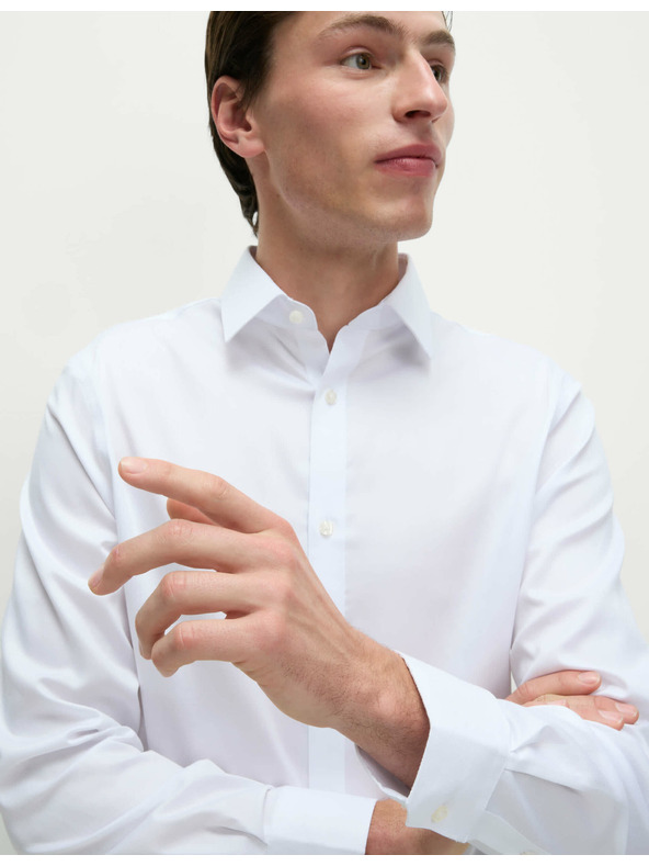 Marks & Spencer Texturovaná košile normálního střihu z čisté bavlny s nežehlivou úpravou Marks & Spencer bílá