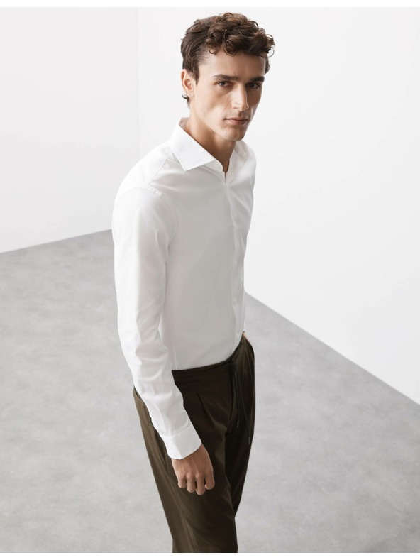 Marks & Spencer Košile úzkého střihu se strečem a vysokým podílem bavlny, v nežehlivé úpravě Marks & Spencer bílá