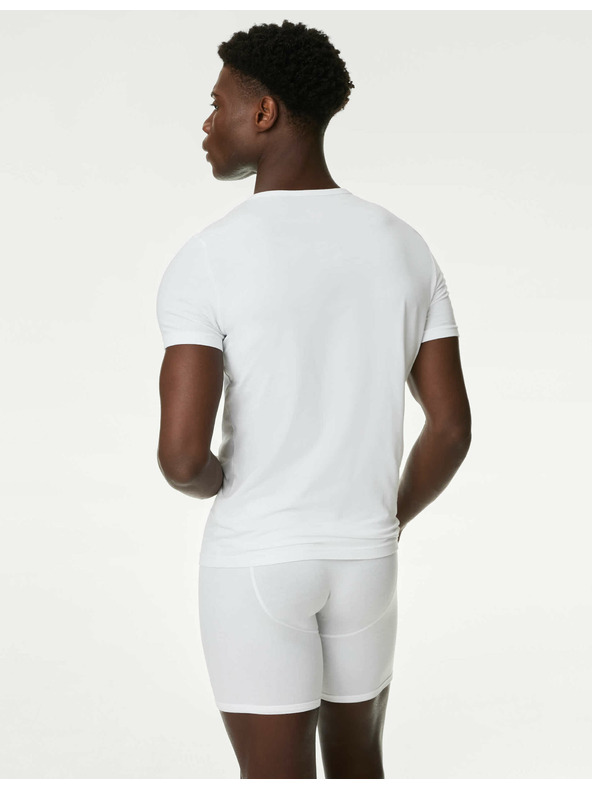 Marks & Spencer Sada tří pánských basic triček v bílé barvě s technologií Cool & Fresh™ Marks & Spencer