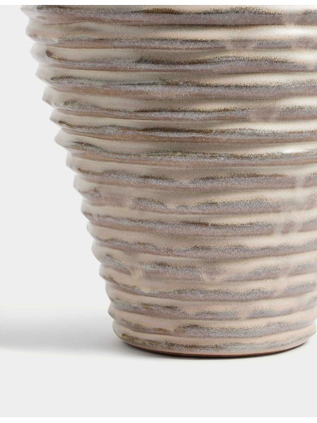 Marks & Spencer Středně velká keramická váza s lineárním žebrováním Marks & Spencer smetanová