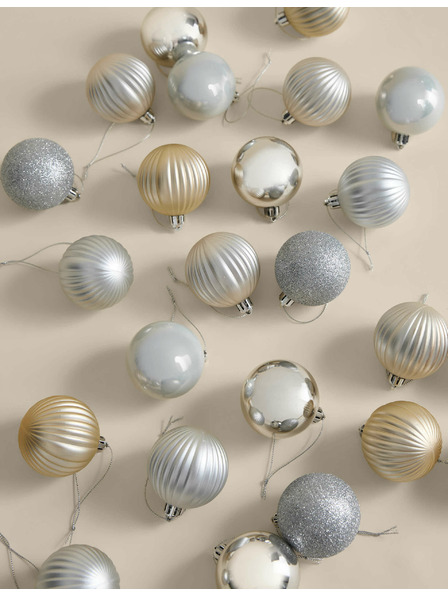 Marks & Spencer Různobarevné netříštivé vánoční koule, sada 24 ks Marks & Spencer bílá