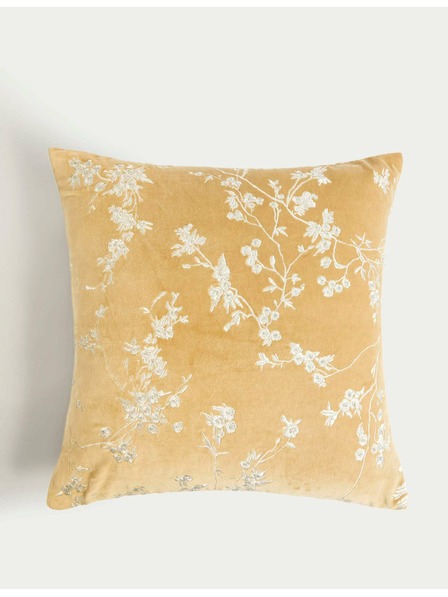 Marks & Spencer Sametový polštář s vyšívanými třešňovými květy Marks & Spencer zlatá