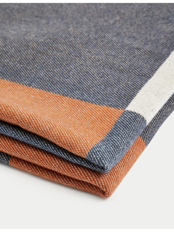 Marks & Spencer Česaný tkaný geometrický přehoz Marks & Spencer námořnická modrá