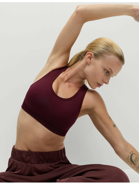 Marks & Spencer Středně zpevněná oboustranná bezešvá sportovní podprsenka Marks & Spencer červená