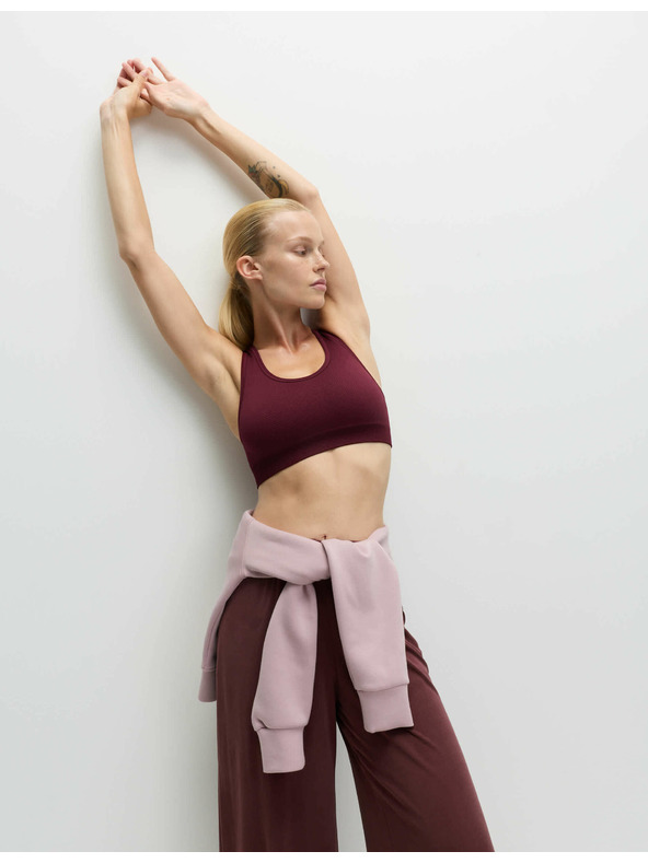 Marks & Spencer Středně zpevněná oboustranná bezešvá sportovní podprsenka Marks & Spencer červená