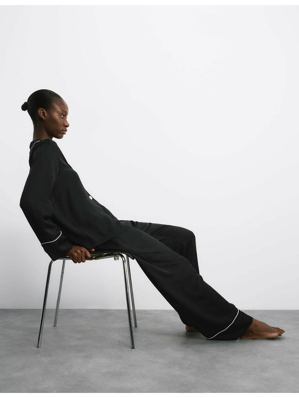 Marks & Spencer Saténová pyžamová souprava s klopami Marks & Spencer černá