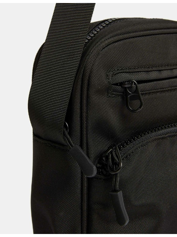 Marks & Spencer Taška přes rameno z materiálu Stormwear™ odolného proti oděru Marks & Spencer černá