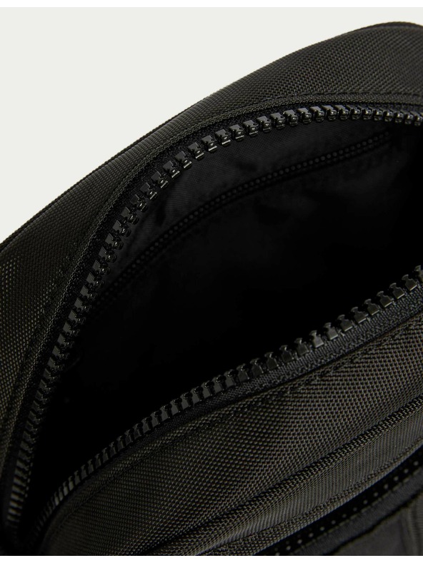 Marks & Spencer Taška přes rameno z materiálu Stormwear™ odolného proti oděru Marks & Spencer černá