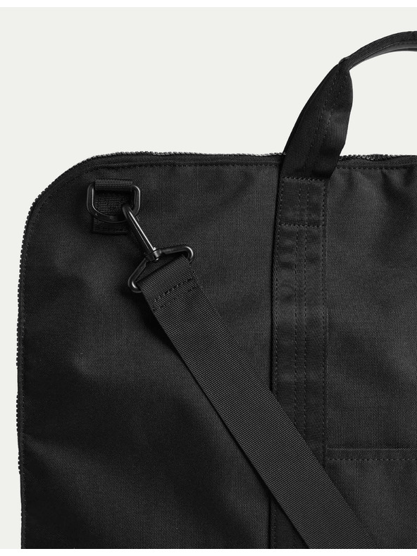 Marks & Spencer Taška na oblek s technologií Pro-Tect™ Marks & Spencer černá