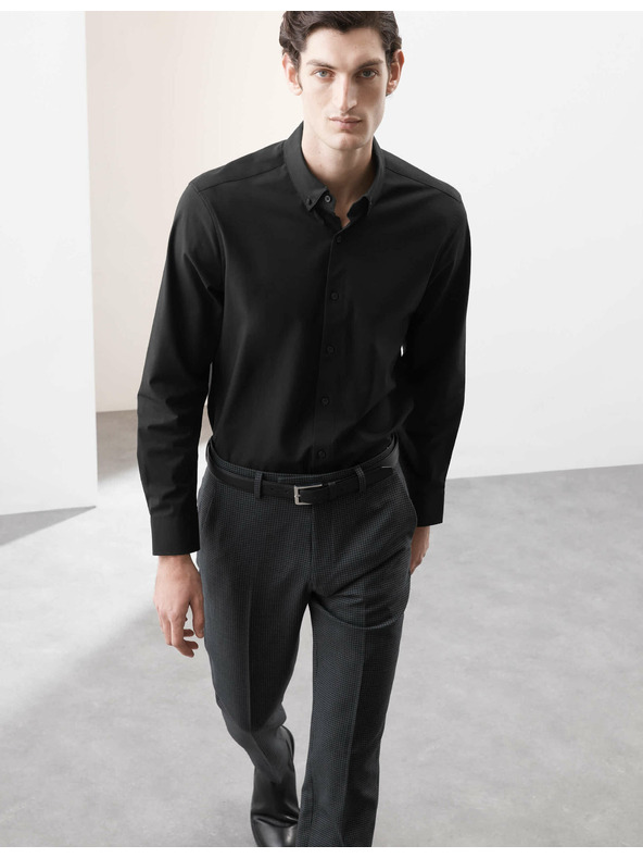 Marks & Spencer Strečová bavlněná košile klasického střihu s technologií 360 Flex™ Marks & Spencer černá